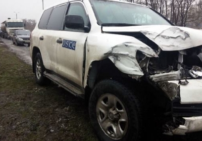 Возле Песков произошло ДТП: авто ОБСЕ врезалось в машину 