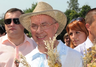 Азаров обещает украинцам низкие цены на европейские продукты 