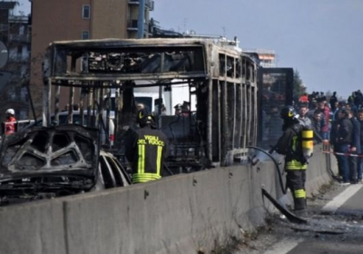 В Італії водій-сенегалець підпалив шкільний автобус разом з дітьми, - ФОТО, ВІДЕО