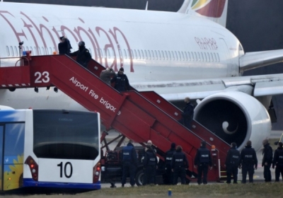 В Женеве приземлился захваченный самолет из Эфиопии: нападающий требовал политического убежища