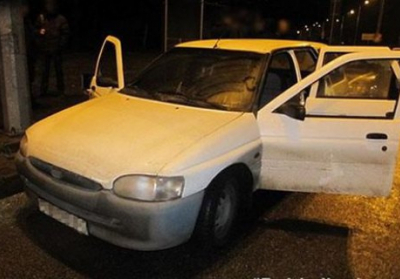 В Харькове трое неизвестных остановили автомобиль и отобрали у водителя $30 тыс