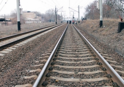 Во Львове столкнулись поезда: восемь товарных вагонов сошли с рельсов