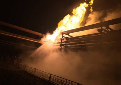 На Авдіївському коксохімічному заводі через обстріл бойовиками горить газопровід