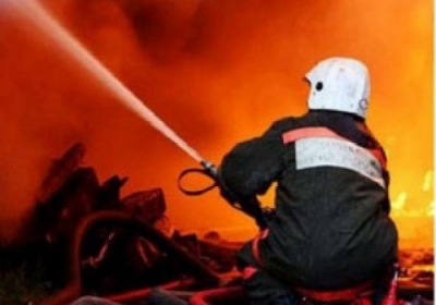 Силовики водометами загасили пожежу у будинку на Грушевського. Під обстріл потрапили активісти