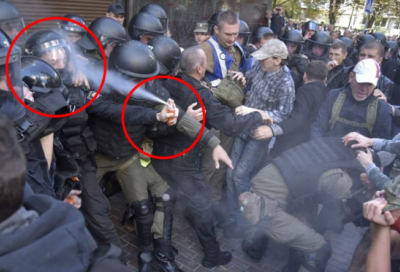 Сутички під ГПУ: поліцейський приснув перцевим балончиком собі в обличчя