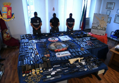 В Италии полиция изъяла у праворадикалов арсенал оружия в рамках расследования дела наемников