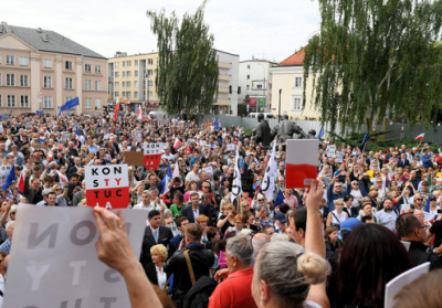 В Польше продолжаются протесты в поддержку судей Верховного суда, которых отправляют на пенсию
