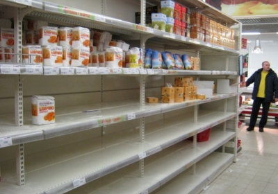 Супермаркети вводять обмеження на продаж товару в одні руки