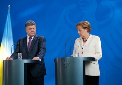 Порошенко пригласил Меркель посетить Украину 