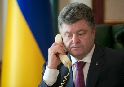 Порошенко рассказал Меркель об ухудшении ситуации на Донбассе