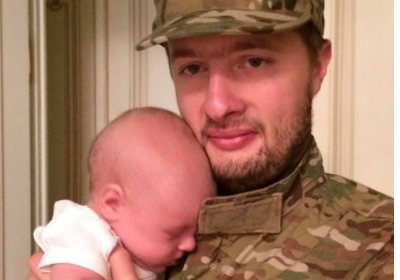 Дружина сина Порошенка заявила, що він таємно служив на Донбасі