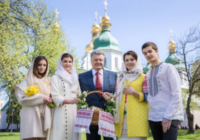 Петр Порошенко поздравил украинцев с Пасхой - ВИДЕО