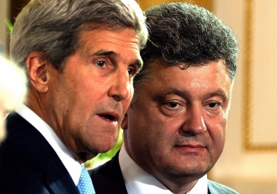 Джон Керрі, Петро Порошенко. Фото: AFP