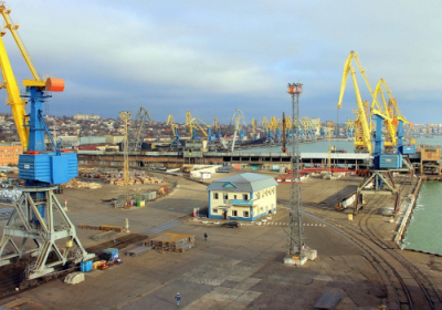 росія перетворює Маріупольський вокзал і порт на головний хаб для експорту вкраденого зерна – ЗМІ