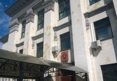Посольство РФ в Киеве: в ход пошли камни и дымовые шашки, - прямая трансляция 