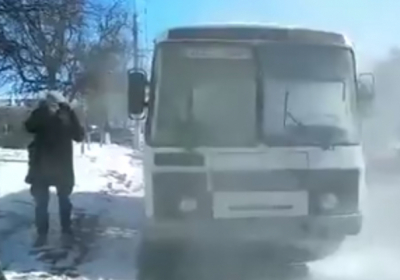 У Росії під час перевірки пожежної безпеки загорівся автобус з журналістами