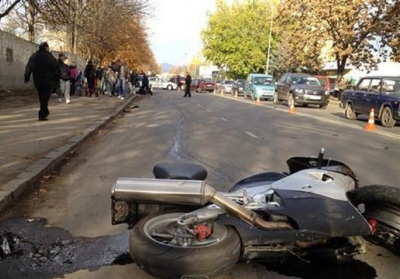 У ДТП на Київщині загинуло двоє мотоциклістів: винуватець – працівник 