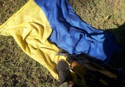 У Сімферополі затримали московського адвоката за спробу сфотографуватися з українським прапором