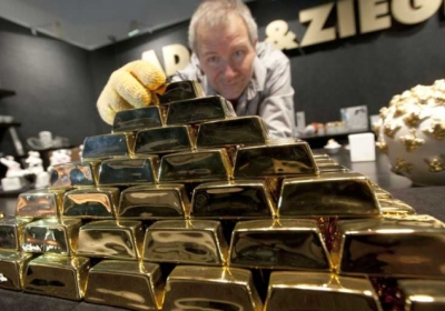 Ціни на золото впали до рекордного рівня