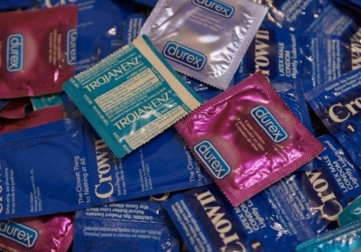 Майже 90 тисяч росіян підписали петицію проти заборони іноземних презервативів