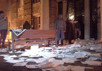 Львів'яни організували нічне чергування в місті: патрулюють Консульство Росії