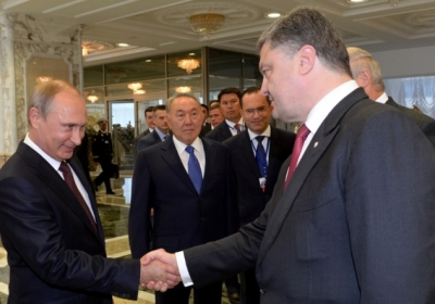 Порошенко пожал руку Путину в Минске - видео