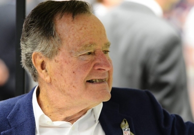 Джорджа Буша-старшого звинуватили в домаганнях до неповнолітньої

