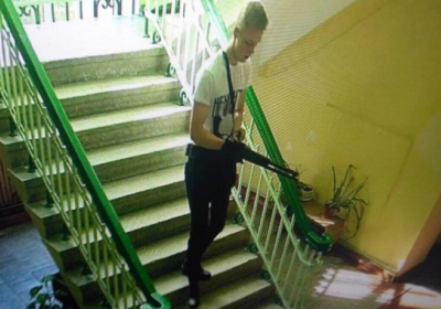 РосЗМИ опубликовали видео с камер наблюдения колледжа в Керчи в момент теракта