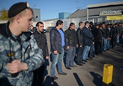 Московська поліція затримала 1200 мігрантів під час рейду в Бірюльово