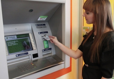 Українці зменшили обсяги зняття готівки в банкоматах