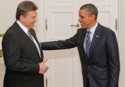 Янукович та Обама все ж зустрілися на Чиказькому саміті НАТО
