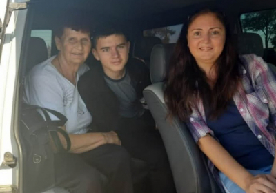 Сім'я Сенцова перетнула адмінкордон із Кримом та їде до Києва

