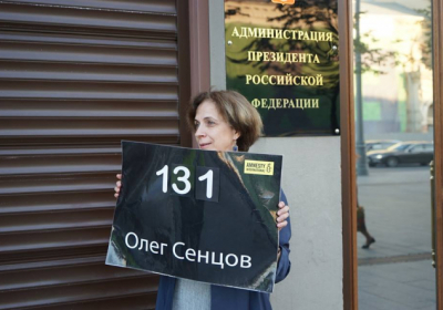 Російська правозахисниця провела одиночний пікет на підтримку Сенцова під АП РФ
