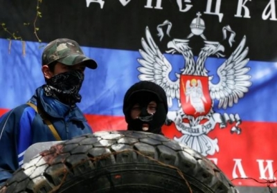 Террористы в Донецке напали на автомобили, перевозившие бюллетени 