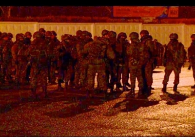 Вооруженные люди ночью захватили аэропорт Симферополя