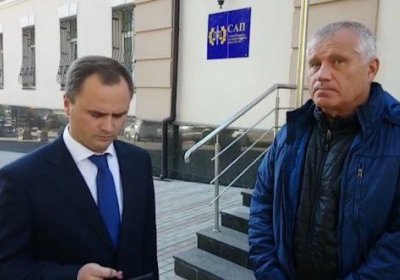 Павло Скаленко (праворуч) з адвокатом Олександром Усовичем/gazeta.ua
