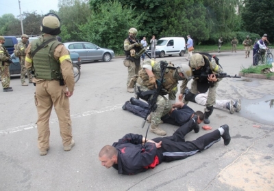 Українська влада гарантує терористам справедливий суд 