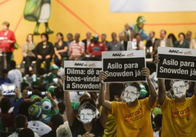 Бразильцы требуют от президента предоставить убежище Сноудену.