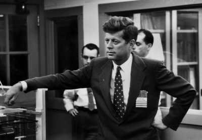 Сенатор Джон Ф. Кеннеді відвідує Національну лабораторію Оук-Рідж, 24 лютого 1959.Фото: photo-day.ru