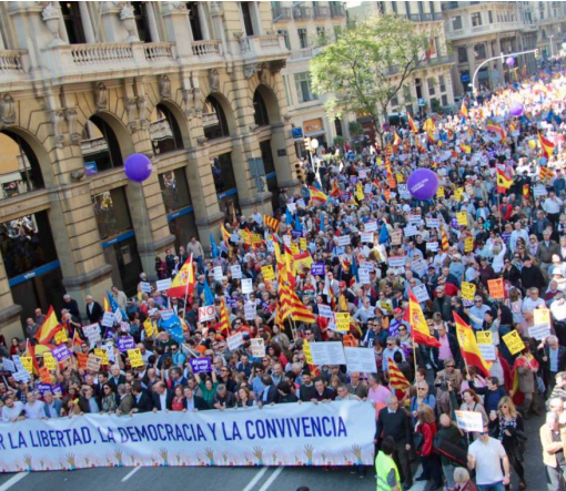 У Барселоні тисячі людей протестували проти сепаратистського руху, – ФОТО