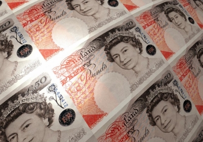 Великобритания выведет из обращения бумажные 20 и 50 фунтов с октября 2022