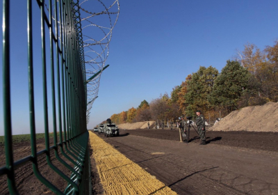 Байден припинив будівництво стіни на кордоні з Мексикою, яке розпочав Трамп