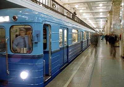 У Києві хлопець кинувся під потяг метро