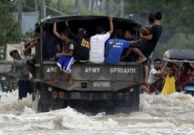 Жертвами тайфуну на Філіппінах вже стали 36 осіб