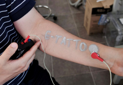 Південна Корея розробляє нанотехнологічне татуювання як пристрій для моніторингу здоров’я