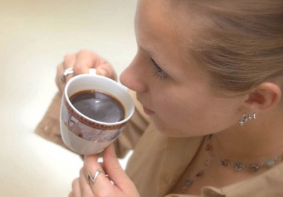 Чотири горнятка кави в день не зневоднюють організм