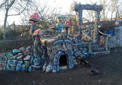 Казкові скульптури митця з Тернопільщини приваблюють туристів