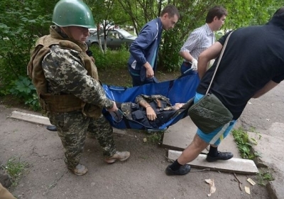 Из-за артобстрелов Луганска в больницы города доставляют раненых, - видео