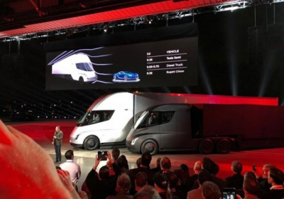 Маск представил первый электрический грузовик марки - Tesla Semi
