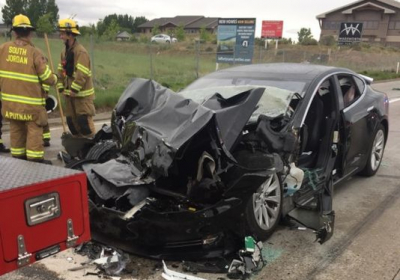 Електрокар Tesla Model S у режимі автопілота потрапив в аварію, - ВІДЕО